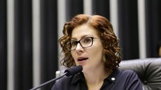 Zambelli foi condenada a mais de 15 anos de prisão por crimes relacionados à invasão do CNJ e porte ilegal de arma - Imagem: Divulgação / Câmara dos Deputados