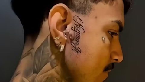 Allan Kennedy tatuou o nome de Neymar no rosto após a convocação do atacante para a Copa do Mundo de 2026. - Imagem: Reprodução
