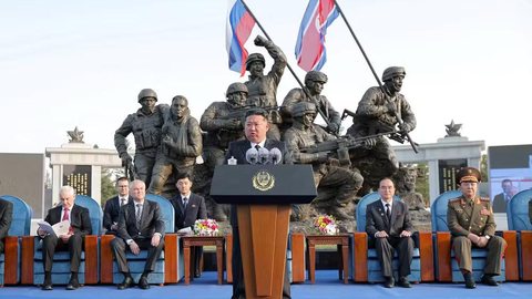 Kim Jong-un durante cerimônia em homenagem a soldados mortos na guerra - Imagem: Reprodução / KCNA via REUTERS
