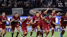 Jogadores do Lanús festejam a conquista da Copa Sul-americana nos pênaltis contra o Atlético-MG - Foto: EFE/ Mauricio Dueñas Castañeda