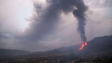 Nove dias após erupção, lava de vulcão Cumbre Vieja chega ao oceano