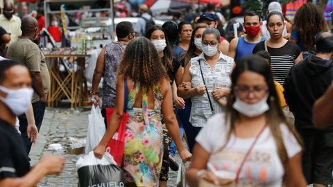 SP vai retirar obrigatoriedade do uso de máscaras ao ar livre; regras para escolas serão decididas na quarta