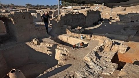 Israel descobre gigantesca fábrica de produção de vinho de 1.500 anos; veja FOTOS