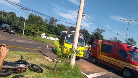 Motociclista morre após ser atropelado por micro-ônibus em avenida de Votuporanga