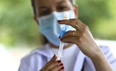 Vacinação completa contra covid-19 será obrigatória em eventos no DF