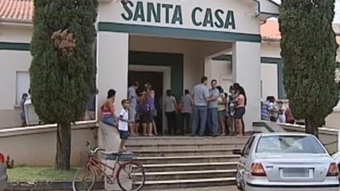 Médicos suspendem atendimento na Santa Casa de Guararapes por atraso salarial