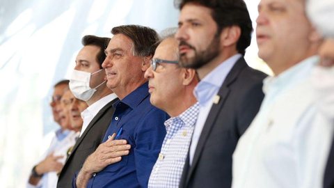 Bolsonaro lança pedra fundamental de duplicação da BR-469