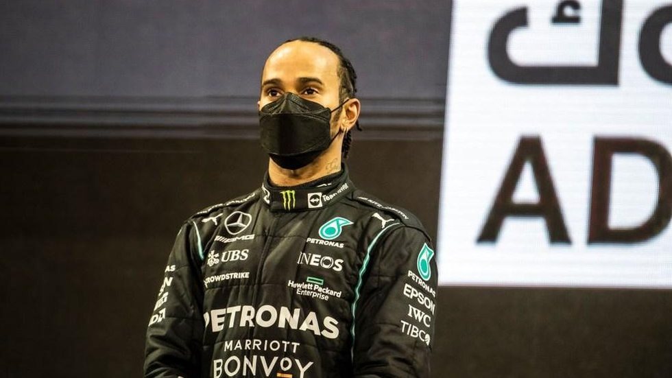 Novo presidente da FIA decidirá se Hamilton será punido por faltar premiação