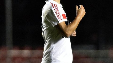 São Paulo quer Nenê com cabeça boa para rodada final contra Chapecoense