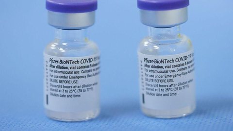 FDA dos EUA concede aprovação total à vacina da Pfizer-BioNTech