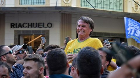 Agressor de Bolsonaro agiu sozinho no momento do crime e por motivação política, conclui PF