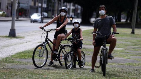 Uso da máscara faz casos de sarampo caírem em São Paulo