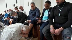 Papa visita prisão italiana para tradicional missa de lava-pés