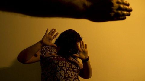 Bolsonaro sanciona lei de combate à violência doméstica na pandemia