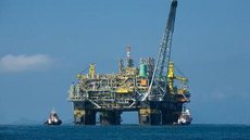 Produção de petróleo e de gás natural tem queda em fevereiro