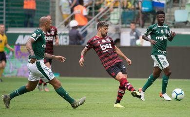 Desembargadora mantém suspensão de jogo entre Flamengo e Palmeiras