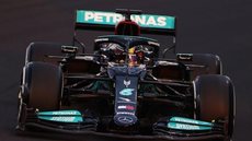 Mercedes leva multa após Hamilton atrapalhar Mazepin em treino na Arábia Saudita