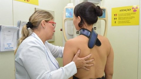 Unidade móvel oferece exames gratuitos para prevenção do câncer de mama em Araçatuba