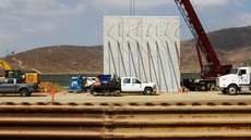 Protótipos do muro prometido por Trump são instalados na fronteira entre EUA e México