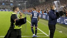 Olympique x PSG: 21 detidos, nove policiais feridos e possível punição por invasão de campo