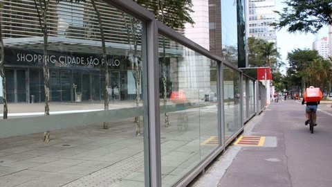Isolamento social no estado de São Paulo fica em 56%