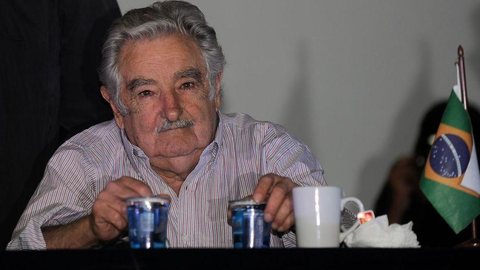 Ex-presidente uruguaio, Mujica renuncia ao Senado e deixa política