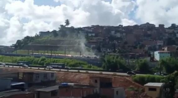 Metrô de Salvador se choca contra caminhão e imagens do acidente impressionam