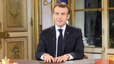 Macron anuncia aumento de salário mínimo em primeiro pronunciamento após protestos