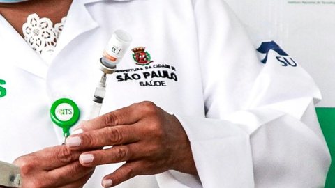 Prefeitura de SP espera receber lotes de vacina para iniciar aplicação de dose de reforço contra Covid em profissionais de saúde