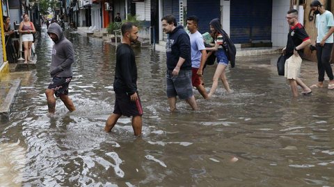 Sobe para 17 total de mortos por chuvas no Rio