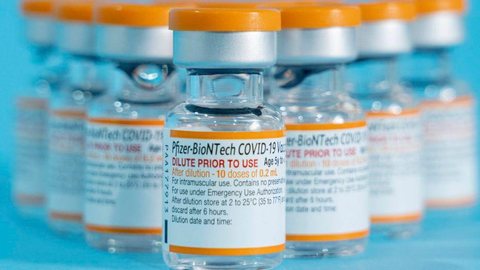 Pfizer: 3 doses contra covid-19 têm boa resposta em menores de 5 anos
