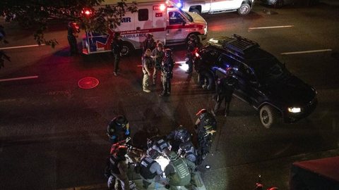 Homem é morto a tiros perto de protesto em Portland, nos EUA