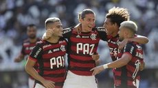Análise: vitória não esconde a dificuldade do Flamengo de furar coletivamente o bloqueio do Vasco