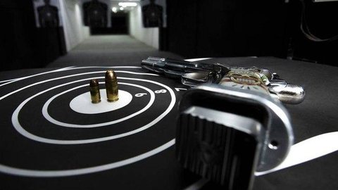Após decreto assinado por Moro, mais de 2 bilhões de munições podem ser compradas por brasileiros que já têm armas