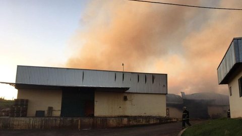 Incêndio destrói fábrica de doces em São José do Rio Preto