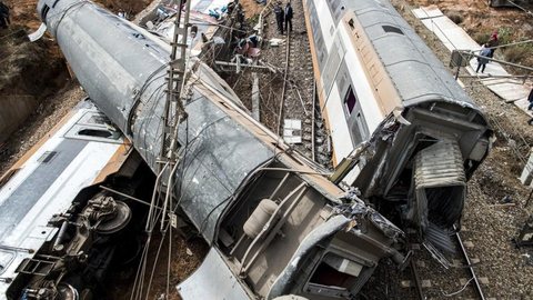 Descarrilamento de trem deixa mortos e feridos no Marrocos