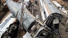 Descarrilamento de trem deixa mortos e feridos no Marrocos