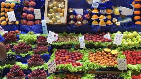 ‘Se a pessoa quer pagar uma fruta barata, vai à feira; ninguém obriga a comprar nada’, diz vendedor do Mercadão