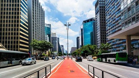 Avenida Paulista será fechada para veículos às 13h deste domingo por causa do Enem