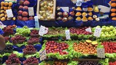 Mercado Municipal de SP interdita três bancas após denúncias sobre ‘golpe da fruta’