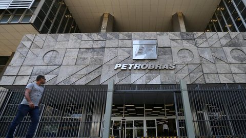 Empregados da Petrobras paralisam atividades; entenda