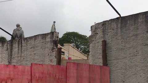 Cemitério de Santo André tem 4 jazigos destruídos com enchente de sexta-feira
