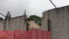 Cemitério de Santo André tem 4 jazigos destruídos com enchente de sexta-feira