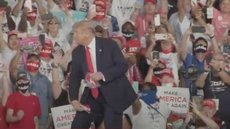 Recuperado, Trump distribui máscaras em comício e diz se sentir “mais poderoso”