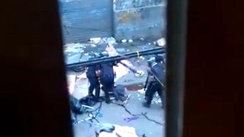 Vídeo mostra policiais agredindo homem no chão durante ação na Cracolândia