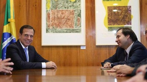 Maia cancela reunião com Doria após Bolsonaro criar tensão sobre a vacina