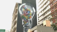 Eduardo Kobra faz novo mural de 30 metros de altura na Zona Oeste de SP