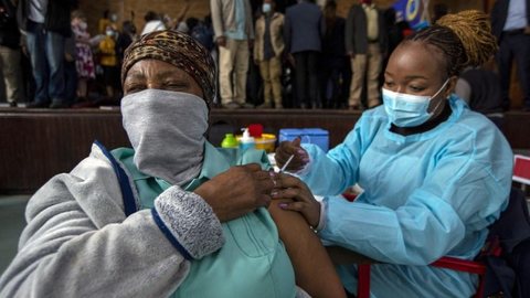 Não enviar mais vacinas à África é ‘grande erro’, dizem especialistas