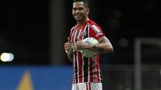 Com show de Luciano, São Paulo vence Bahia e encosta no Atlético-MG