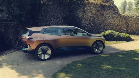 BMW anuncia SUV elétrico autônomo para 2021